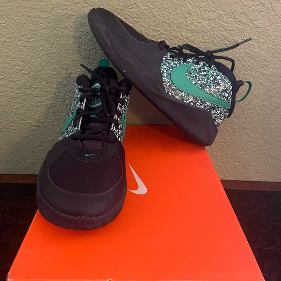 Nike Team Hustle D 9 DIGI (GS) size 4.5Y - Picture 2 of 5